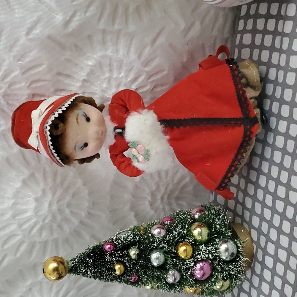 Vintage  Christmas Decor 50s Velvet Dressed Victorian Christmas Caroler